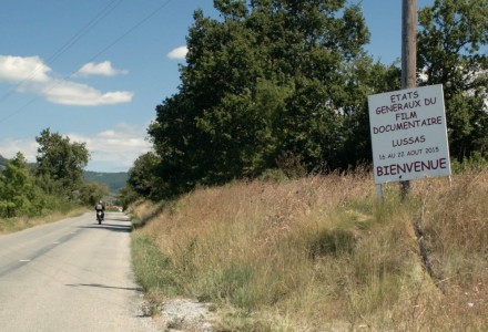 Tiens, ils montent une télé à Lussas...
